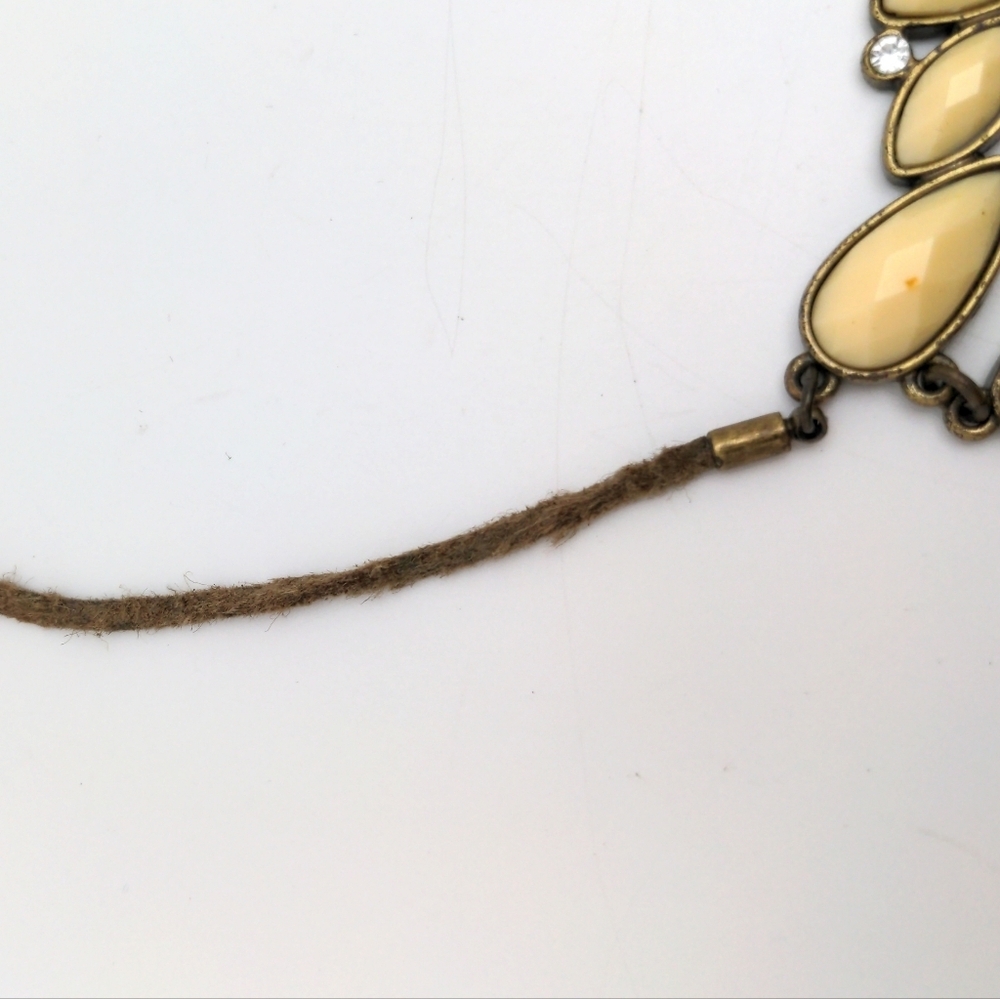 Vintage Cream Bibb Statement Necklace - Picture 16 of 16